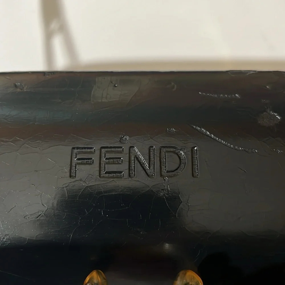 FENDI VINTAGE RARE GOLD SUNGLASSES. UNISEX. THESE ARE IN REALLY GOOD CONDITION. - Picture 11 of 17